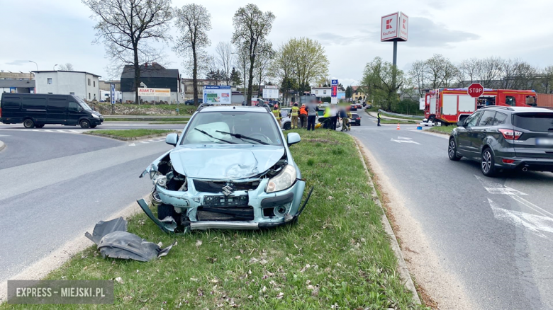  Zderzenie dwóch samochodów osobowych na skrzyżowaniu ul. Legnickiej z krajową ósemką