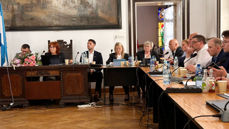 Inauguracyjna sesja Rady Miejskiej w Ziębicach. Ślubowanie radnych i burmistrza