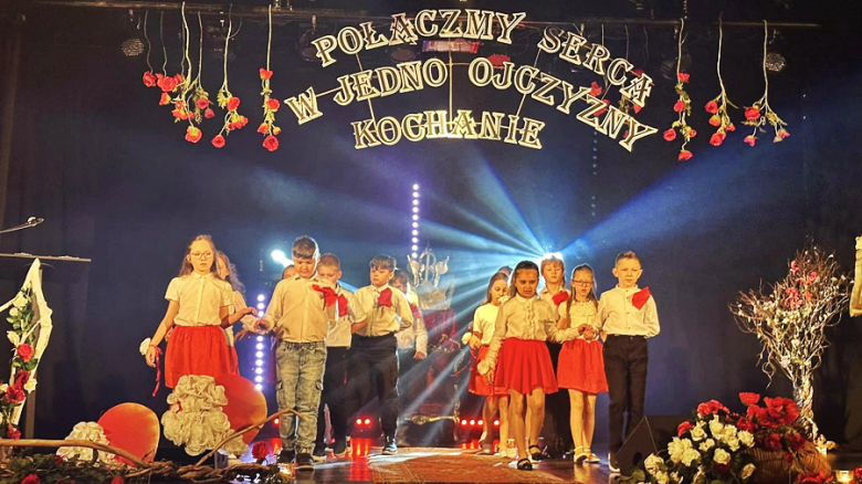 „Połączmy serca w jedno Ojczyzny kochanie”. Akademia patriotyczna w Ziębicach