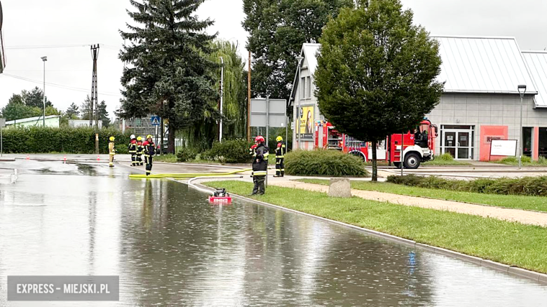 Obfite opady deszczu w Ząbkowicach Śląskich. Zalane ulice, garaże i piwnice