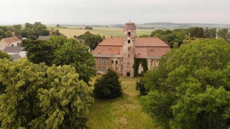 Zabytkowy pałac w Służejowie czeka na nowego właściciela