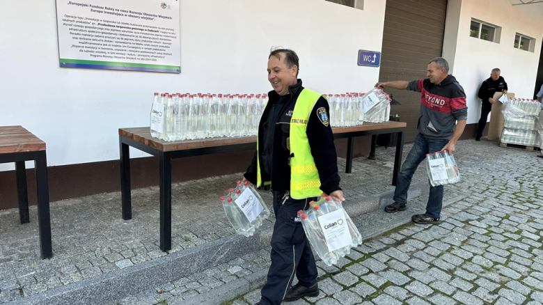 W gminie Ziębice woda jest już zdatna do picia, jednak nadal można otrzymać wodę butelkowaną