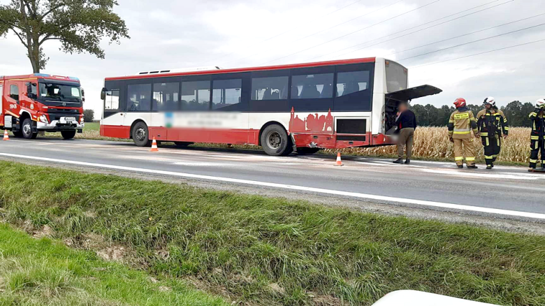 Zderzenie samochodu osobowego z autobusem na krajowej ósemce [foto]