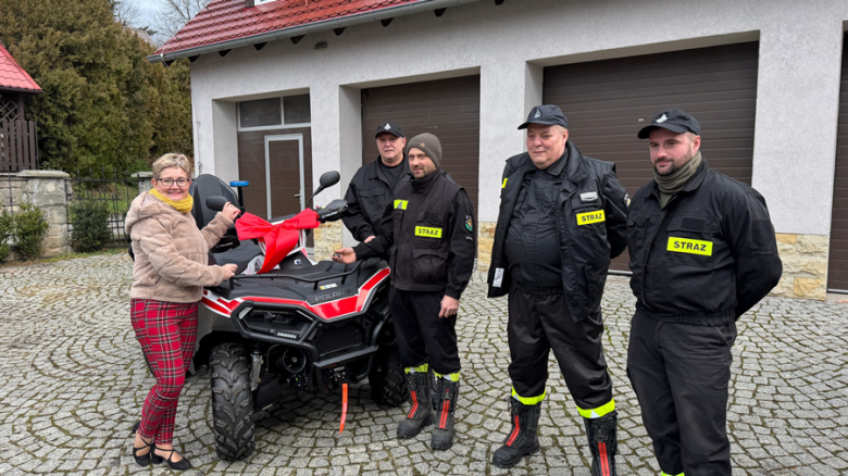 Przekazanie quadów dla strażaków-ochotników z Brzeźnicy i Przyłęku