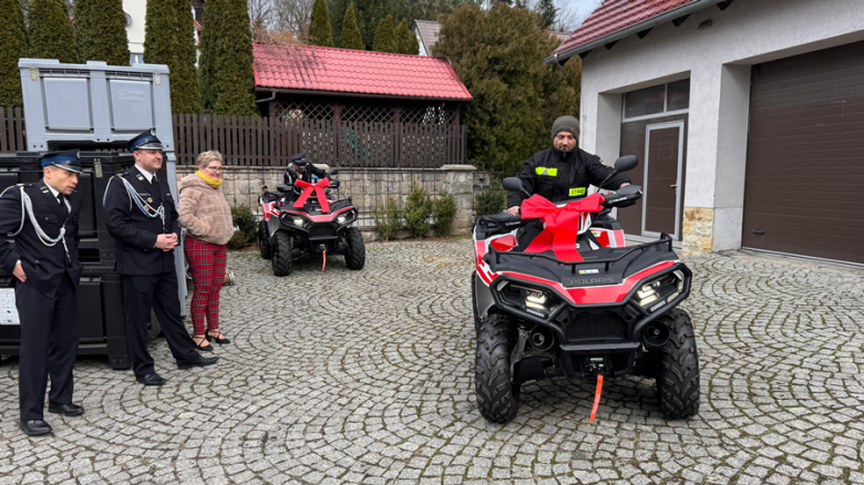 Przekazanie quadów dla strażaków-ochotników z Brzeźnicy i Przyłęku