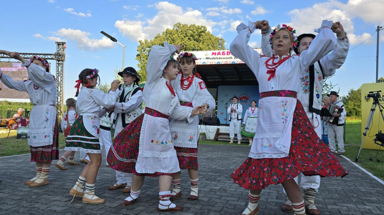 V Jubileuszowy Przegląd Zespołów Ludowych rozbrzmiał w Mąkolnie