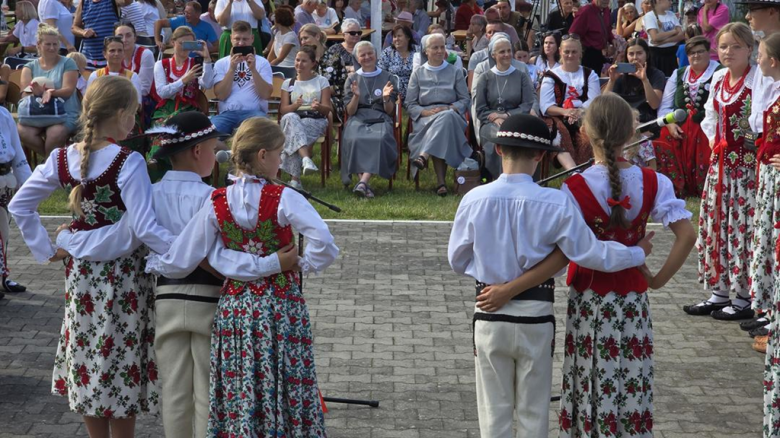 V Jubileuszowy Przegląd Zespołów Ludowych rozbrzmiał w Mąkolnie