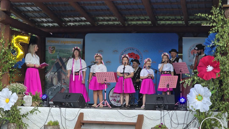 V Jubileuszowy Przegląd Zespołów Ludowych rozbrzmiał w Mąkolnie