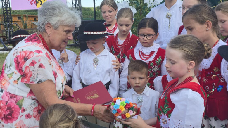 V Jubileuszowy Przegląd Zespołów Ludowych rozbrzmiał w Mąkolnie