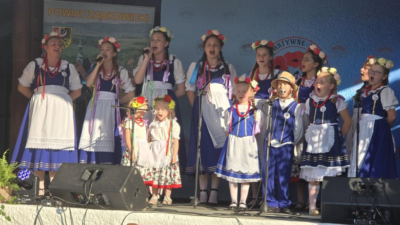 V Jubileuszowy Przegląd Zespołów Ludowych rozbrzmiał w Mąkolnie