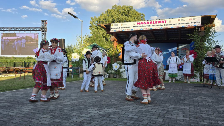 V Jubileuszowy Przegląd Zespołów Ludowych rozbrzmiał w Mąkolnie