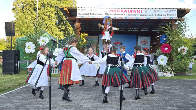 V Jubileuszowy Przegląd Zespołów Ludowych rozbrzmiał w Mąkolnie