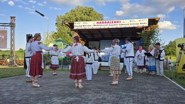 V Jubileuszowy Przegląd Zespołów Ludowych rozbrzmiał w Mąkolnie