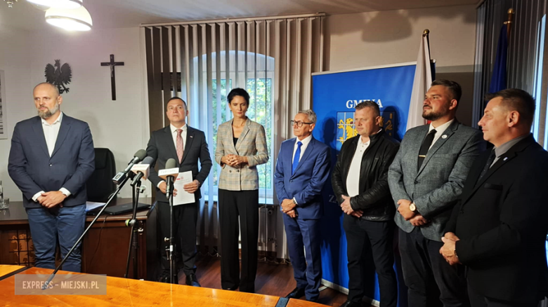 Podpisano umowy na modernizację kompleksu sportowego i ul. Nauczycielskiej w Kamieńcu Ząbkowickim