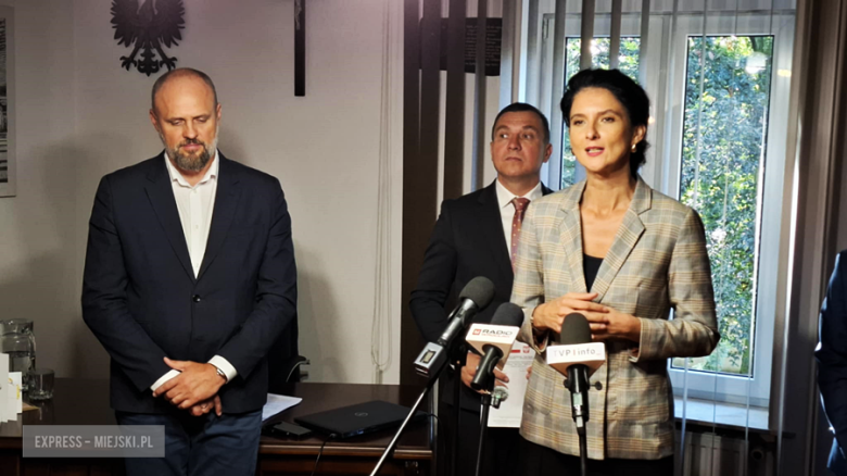 Podpisano umowy na modernizację kompleksu sportowego i ul. Nauczycielskiej w Kamieńcu Ząbkowickim