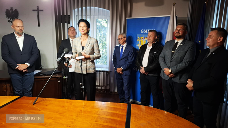 Podpisano umowy na modernizację kompleksu sportowego i ul. Nauczycielskiej w Kamieńcu Ząbkowickim