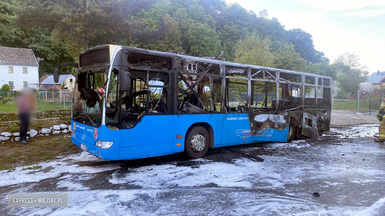 Autobus Złotostockiej Komunikacji Publicznej stanął w ogniu