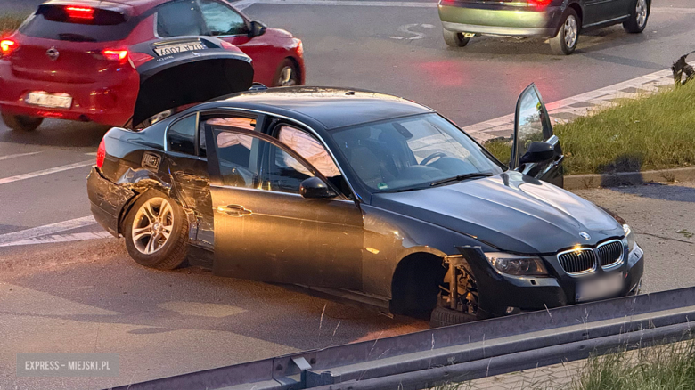 Zderzenie audi i bmw na krajowej ósemce w Ząbkowicach Śląskich