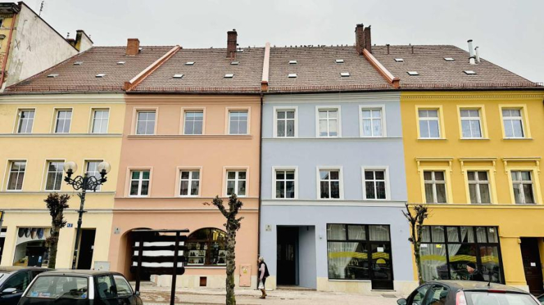 Ziębicki rynek pięknieje. Kolejne kamienice po remoncie elewacji