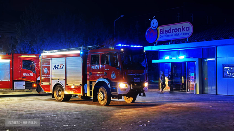 Zadymienie w markecie. Ewakuowano klientów, na miejscu straż pożarna