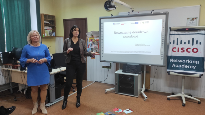 Nauczyciele i uczniowie podnoszą kwalifikacje w projekcie „Zawodowi transformersi”