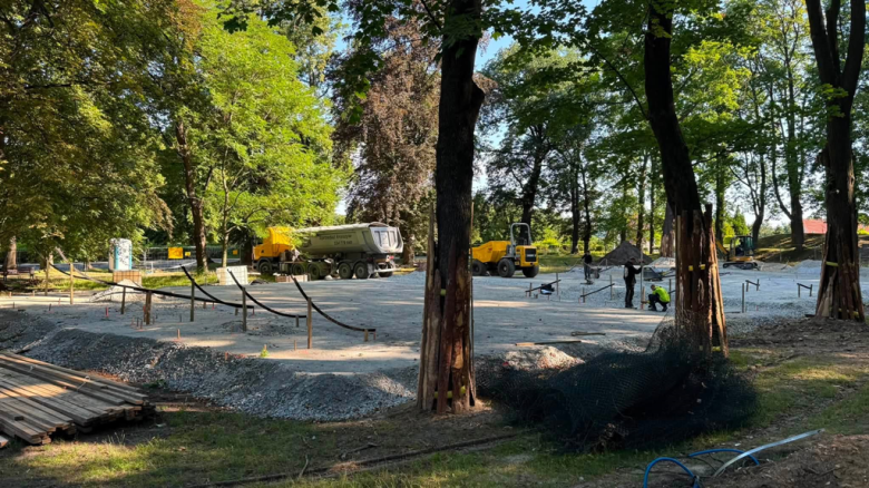 Rozpoczęła się budowa skateparku w parku miejskim w Ziębicach