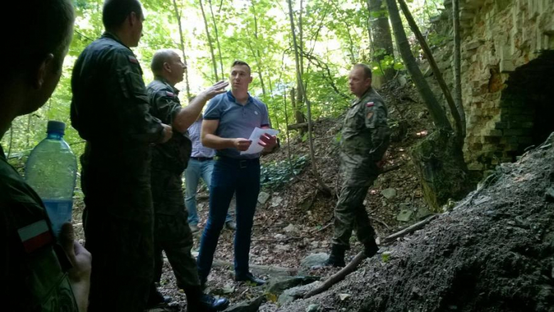 Susza kontra wojskowi. Walka o wodę w kranach w stoszowickiej gminie trwa