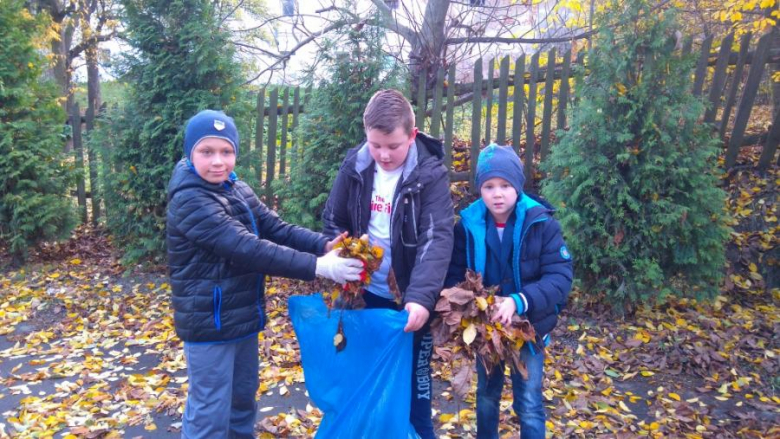 W akcję włączyła się szkoła podstawowa w Braszowicach. Dzieciaki także sprzątały swoją okolicę