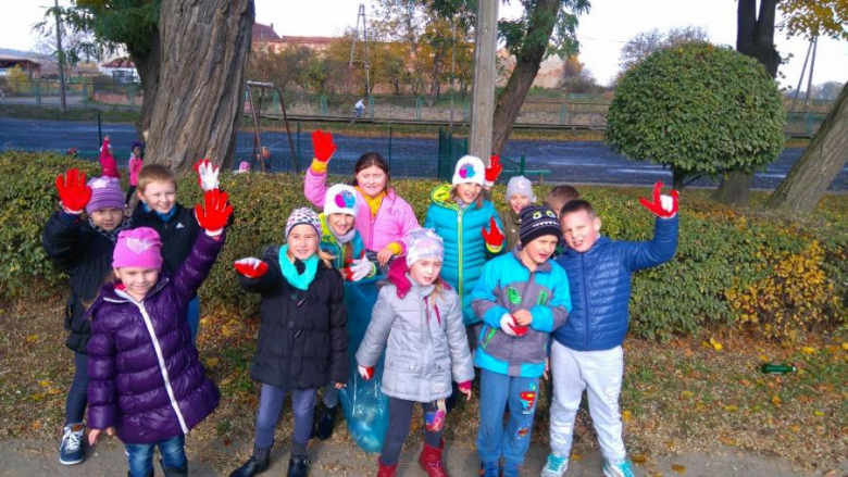 W akcję włączyła się szkoła podstawowa w Braszowicach. Dzieciaki także sprzątały swoją okolicę