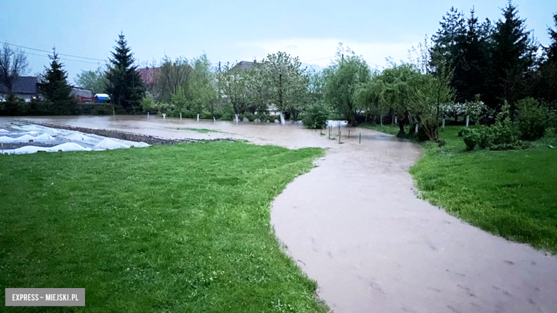 Stolec: Zalana część drogi