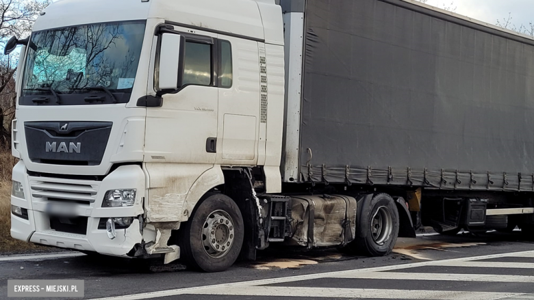 Zderzenie osobowego forda z ciężarowym MAN-em na krajowej ósemce