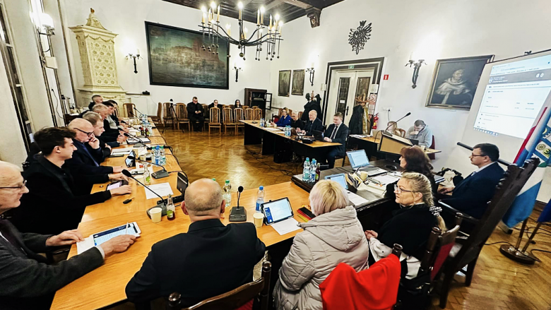 Sesja budżetowa w Ziębicach. Radni jednogłośnie przyjęli projekt budżetu na 2023 rok
