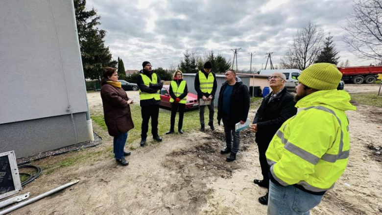 Postępują prace przy termomodernizacji szkoły podstawowej w Henrykowie