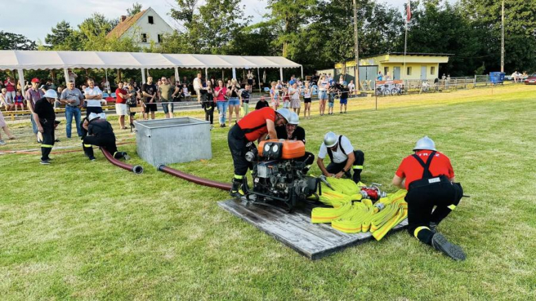 W Lubnowie trwa 9. Zlot Starych Sikawek Strażackich [foto]