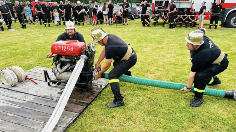 W Lubnowie trwa 9. Zlot Starych Sikawek Strażackich [foto]