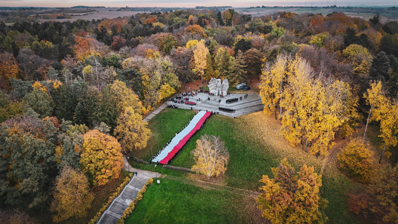 Biało-czerwona u podnóża Piastowskiego Orła