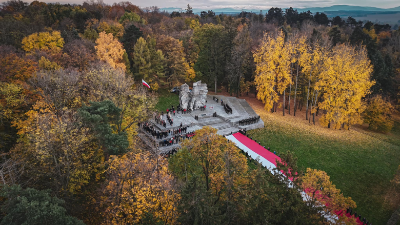 Biało-czerwona u podnóża Piastowskiego Orła