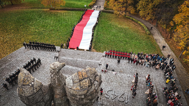 Biało-czerwona u podnóża Piastowskiego Orła