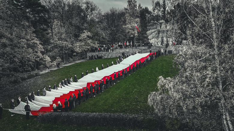 Biało-czerwona u podnóża Piastowskiego Orła