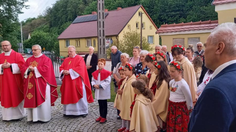 Lokalna społeczność odrestaurowała figurę św. Jana Nepomucena