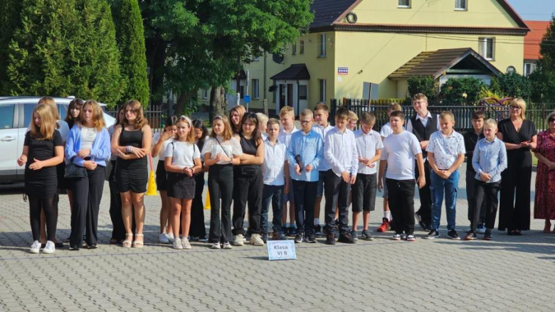 Rozpoczęcie roku szkolnego w Zespole Szkolno-Przeszkolnym w Bardzie