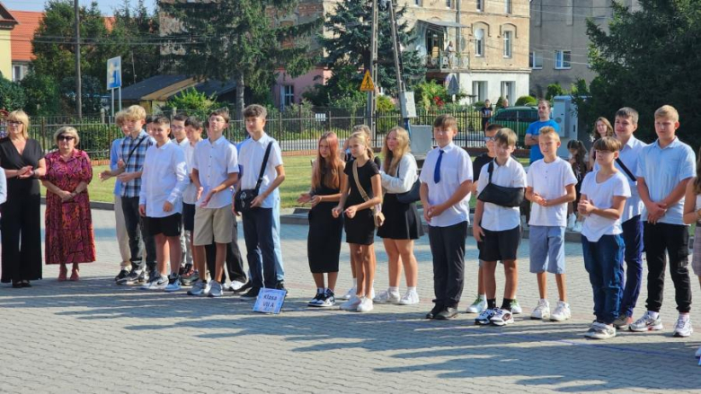 Rozpoczęcie roku szkolnego w Zespole Szkolno-Przeszkolnym w Bardzie