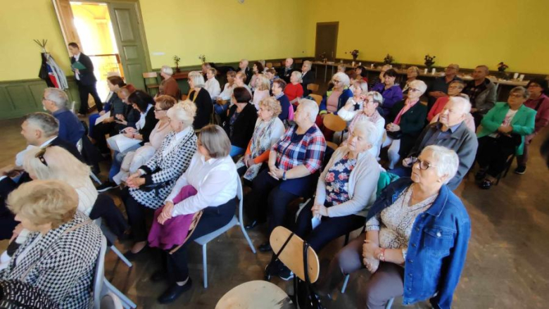 Seniorzy z Ząbkowickiego Uniwersytetu Trzeciego Wieku zainaugurowali rok szkolny