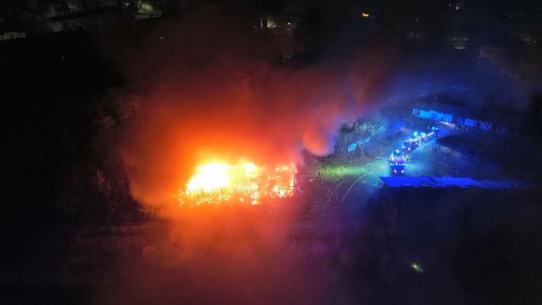 Pożar pustostanu przy ul. Handlowej w Ząbkowicach Śląskich