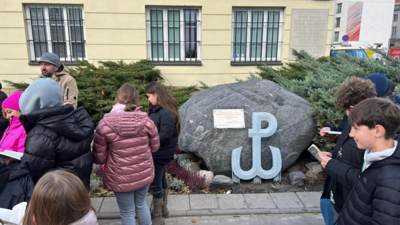  „Podróż z klasą”. Uczniowie z Barda na wycieczce w Warszawie