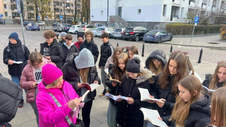  „Podróż z klasą”. Uczniowie z Barda na wycieczce w Warszawie