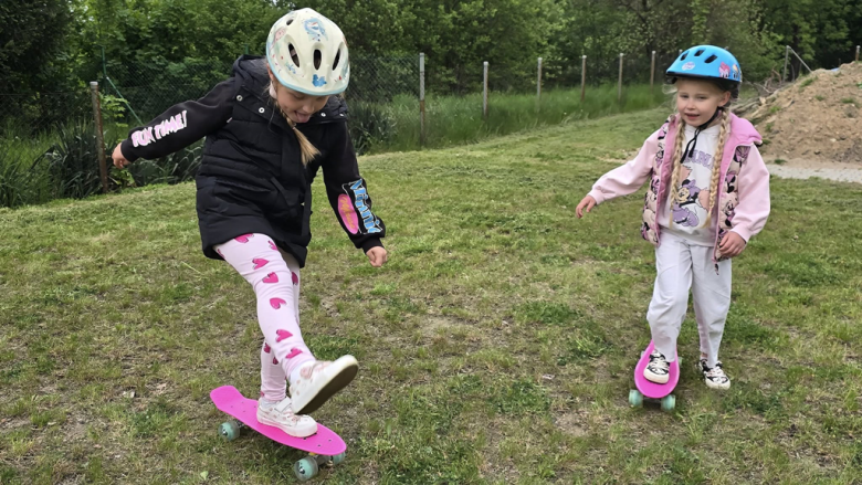 Ruszyły zajęcia deskorolkowe na złotostockim skate parku
