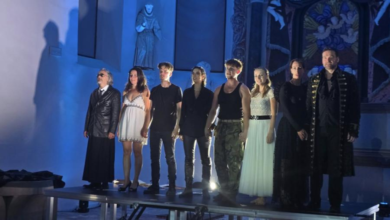 Sztuka, która ożywia przestrzeń. „Hamlet” rozświetlił mury Ewangelika