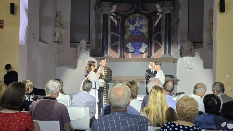 Sztuka, która ożywia przestrzeń. „Hamlet” rozświetlił mury Ewangelika