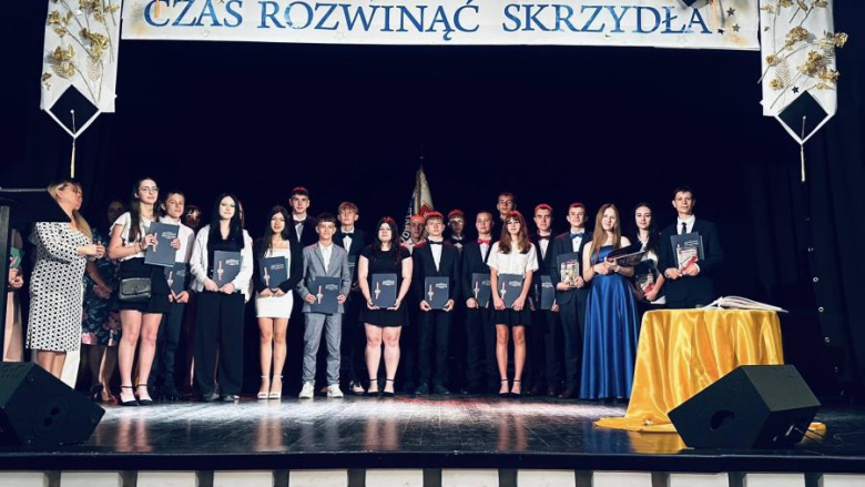Uroczyste pożegnanie absolwentów Szkoły Podstawowej nr 4 w Ziębicach